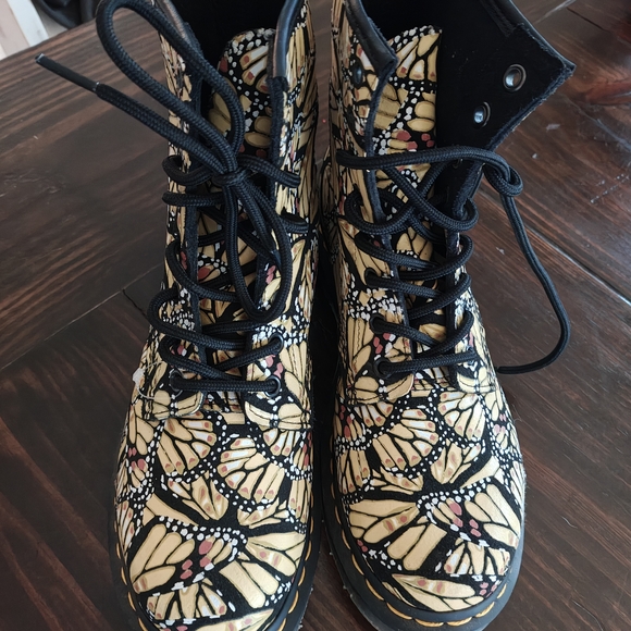 Women's 1460 Dr Marten Butterfly Boots Sz 7 - Picture 2 of 5